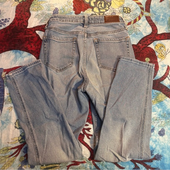Hollister Ultra high rise mom jeans - Picture 7 of 8